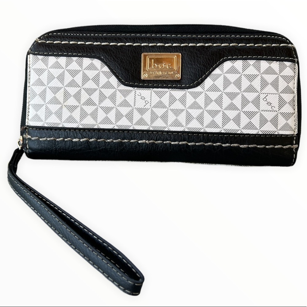 B.O.C. Black/White Zip Top Wallet